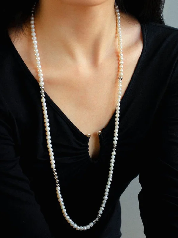 Ladies round pendant necklace-Fashion Freshwater Pearl Long Silver Necklace