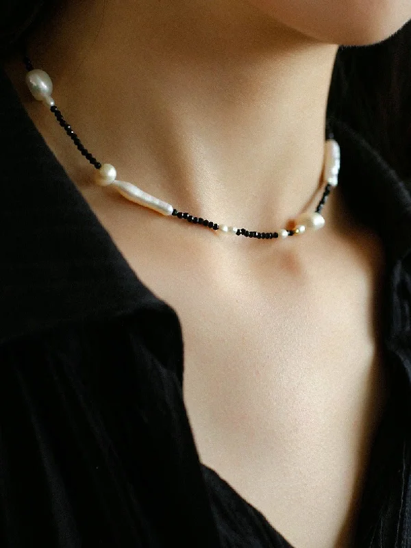 Ladies choker necklace-Black Spinel Toothpick Baroque Freshwater Pearl Clavicle Chain