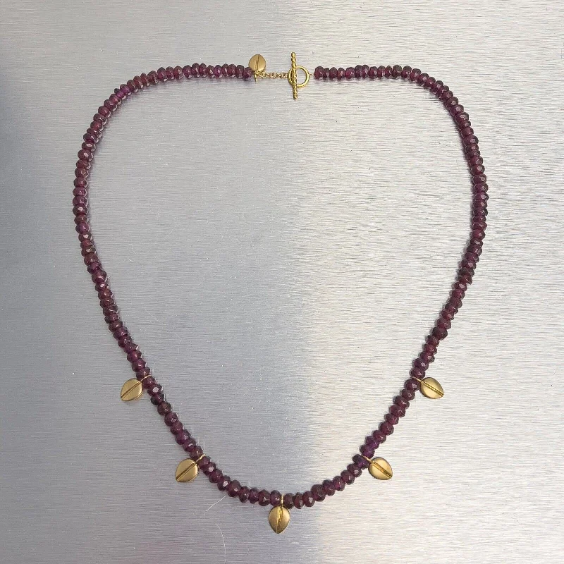 Ladies statement pendant gold necklace-Jane Bohan 14k Gold Merlot Brazilian Garnet Bead Leaf Necklace 18" RETIRED