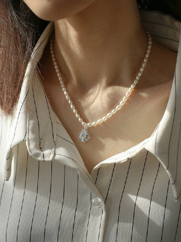 Ladies heart-shaped diamond necklace-Shiny Zircon Pendant Freshwater Pearl Necklace