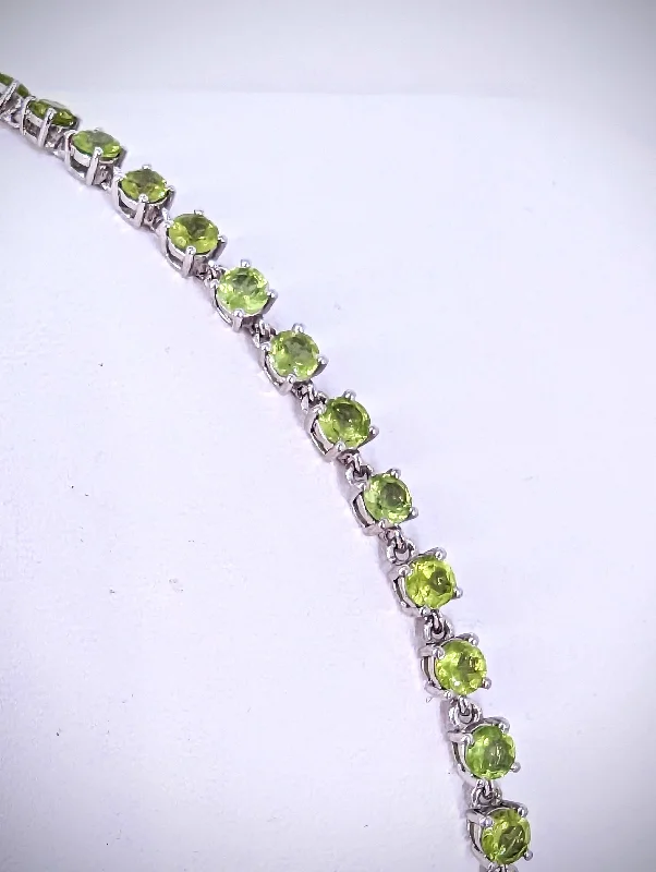 Ladies handmade bracelet-Silver Round Cut Natural Peridot 8.5in Bracelet