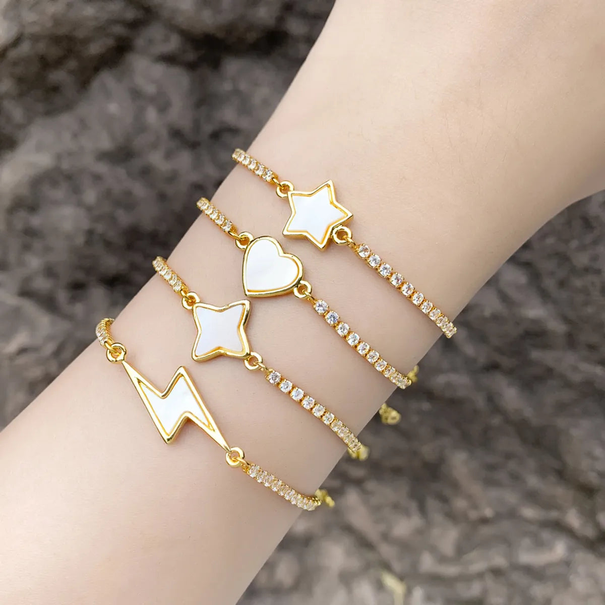 Ladies lucky charm bracelet-Ig Style Fashion Simple Style Star Heart Shape Lightning Copper Plating Inlay Zircon 18k Gold Plated Bracelets